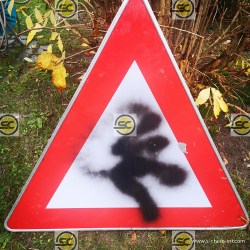 1-graffiti-na-dopravni-znacce
