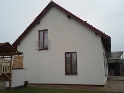 fasada-rodinneho-domu-po-cisteni-roztokem-ALKON-1